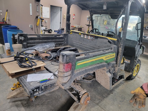 2022 John Deere XUV 835M ATV