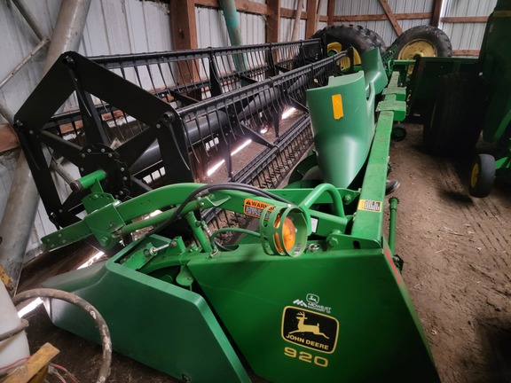 1996 John Deere 920 Header Combine