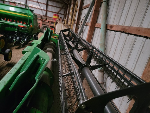 1996 John Deere 920 Header Combine