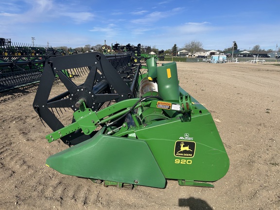 1996 John Deere 920 Header Combine