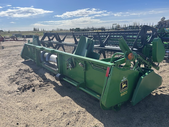 1996 John Deere 920 Header Combine