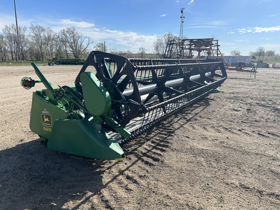 1996 John Deere 920 Header Combine