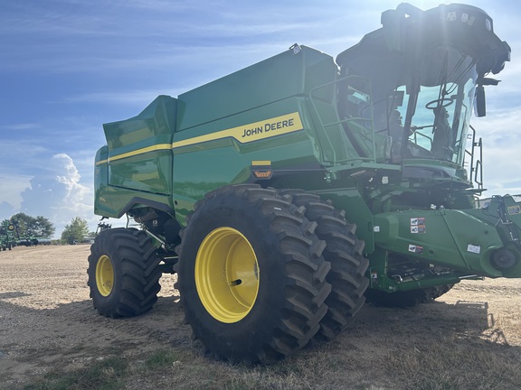 2025 John Deere S7 800 Combine