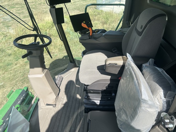 2025 John Deere S7 800 Combine