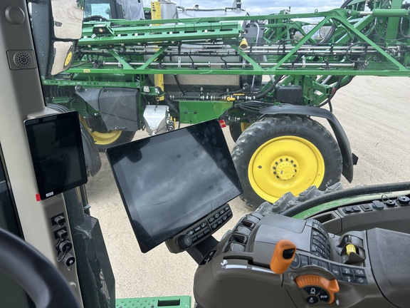 2025 John Deere 8R 370 Tractor
