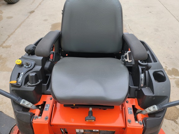 2018 Kubota Z121S Mower/Zero Turn
