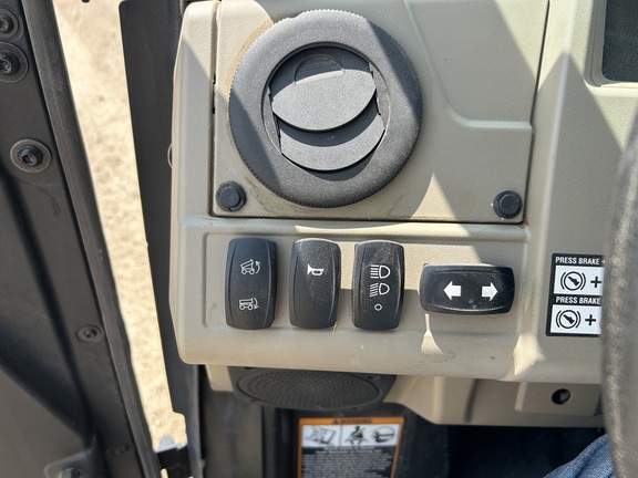 2024 John Deere XUV 835R ATV