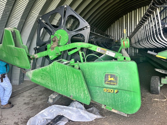 2001 John Deere 930F Header Combine