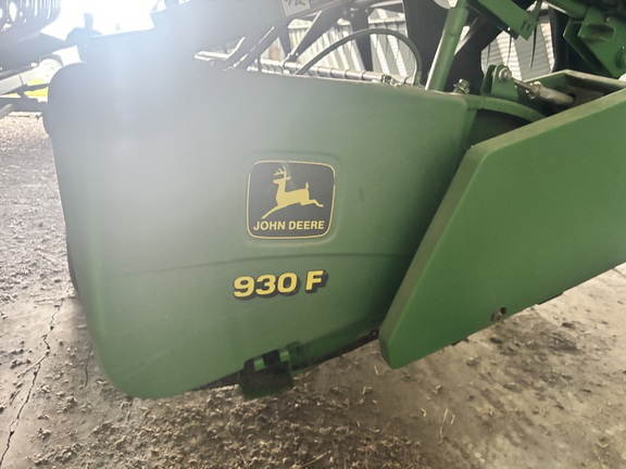2001 John Deere 930F Header Combine