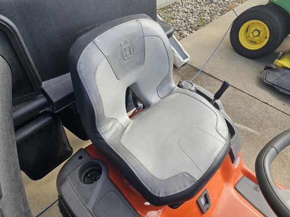 2024 Husqvarna TS 142 Garden Tractor