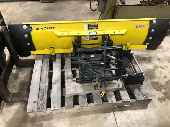 2018 John Deere 60in quick hitch blade Misc