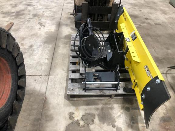 2018 John Deere 60in quick hitch blade Misc