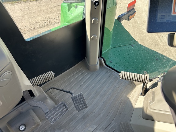 2025 John Deere 9RX 640 Tractor Rubber Track