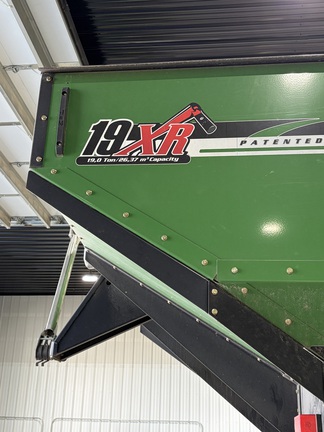 2017 J&M 19XR Grain Cart