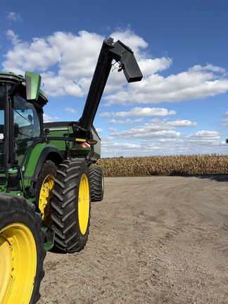 2017 J&M 19XR Grain Cart