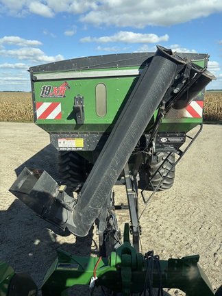 2017 J&M 19XR Grain Cart