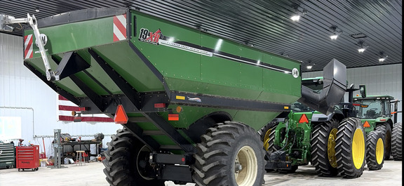 2017 J&M 19XR Grain Cart