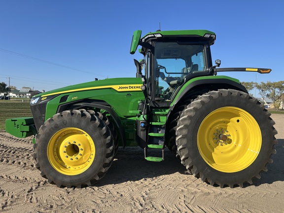 2025 John Deere 8R 370 Tractor