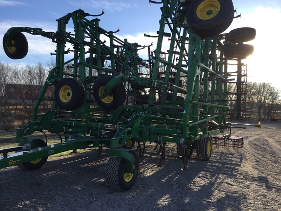 2022 John Deere 2230 Field Cultivator