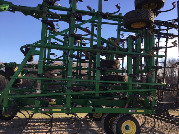 2022 John Deere 2230 Field Cultivator