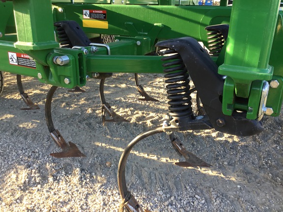 2022 John Deere 2230 Field Cultivator