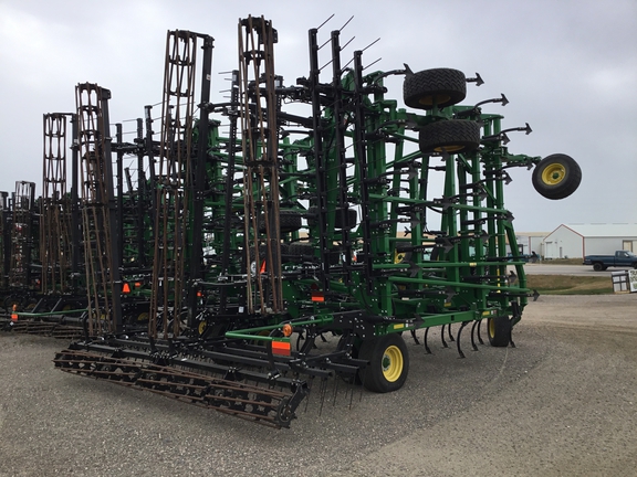 2022 John Deere 2230 Field Cultivator