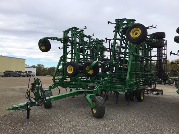 2022 John Deere 2230 Field Cultivator