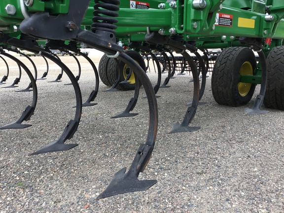 2022 John Deere 2230 Field Cultivator