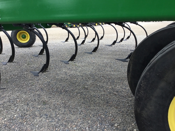 2022 John Deere 2230 Field Cultivator