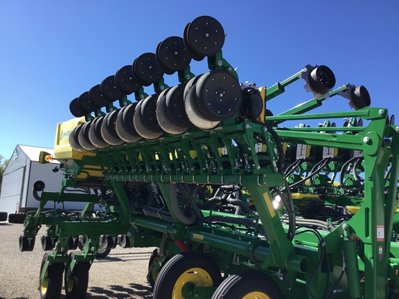 2022 John Deere 1795 Planter