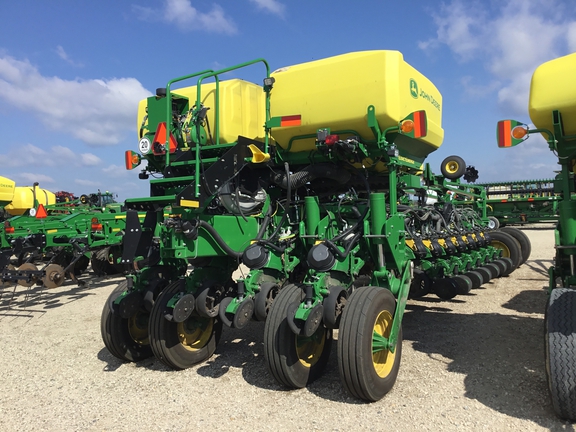 2022 John Deere 1775NT Planter