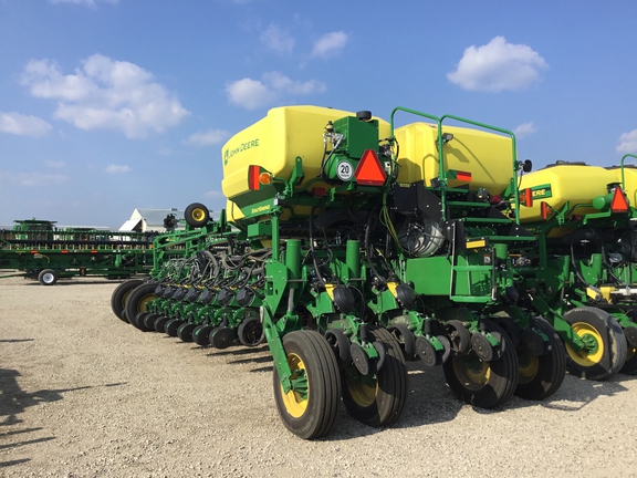 2022 John Deere 1775NT Planter