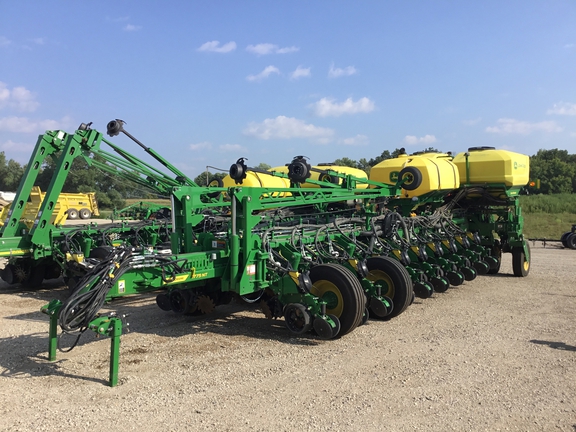 2022 John Deere 1775NT Planter