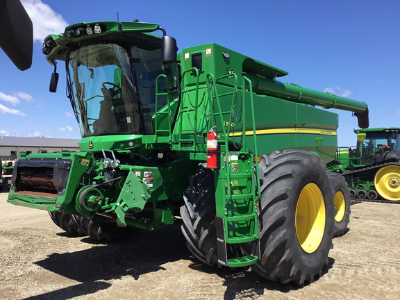 2022 John Deere S780 Combine