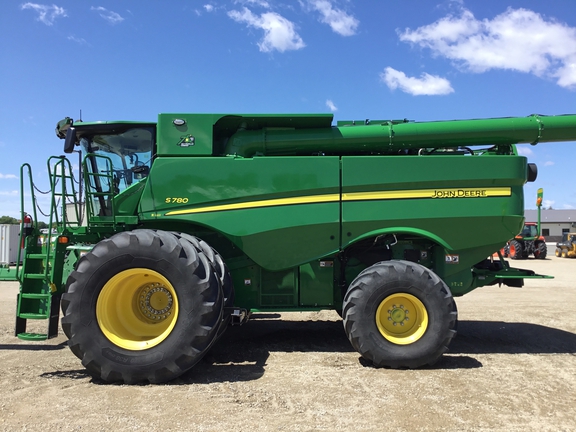 2022 John Deere S780 Combine