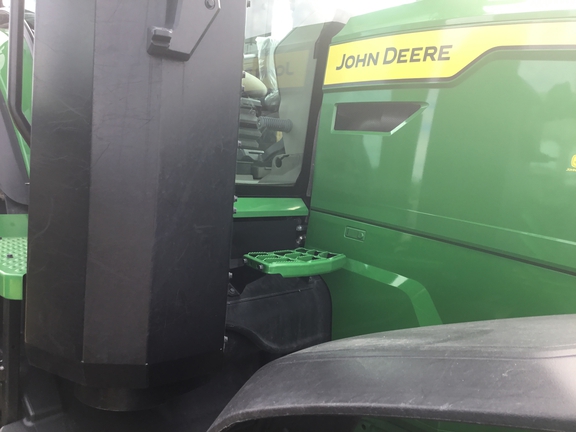 2023 John Deere 7R 210 Tractor