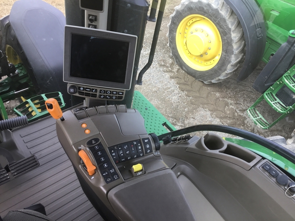 2023 John Deere 7R 210 Tractor