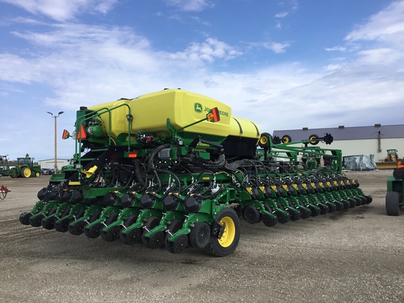 2022 John Deere DB66 Planter