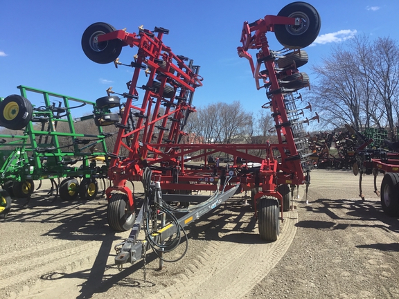 2016 Wil-Rich 13QX2 32-45 Field Cultivator