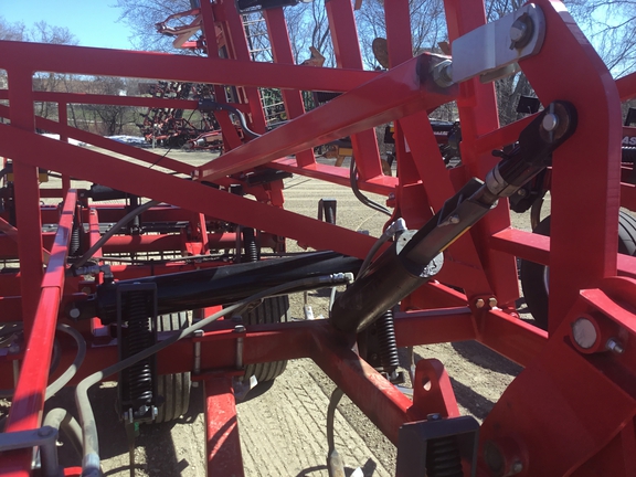 2016 Wil-Rich 13QX2 32-45 Field Cultivator