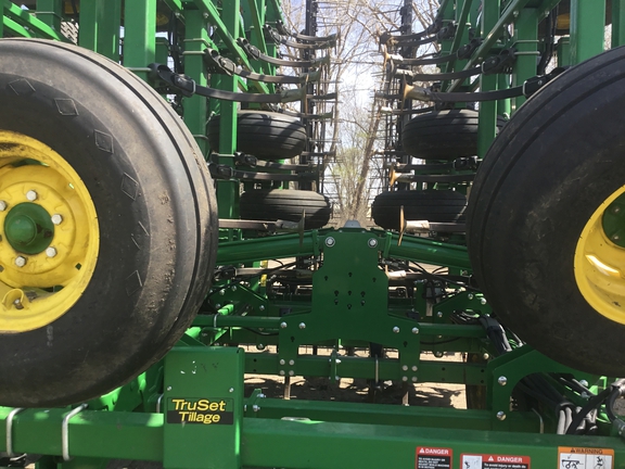 2019 John Deere 2230FH Field Cultivator