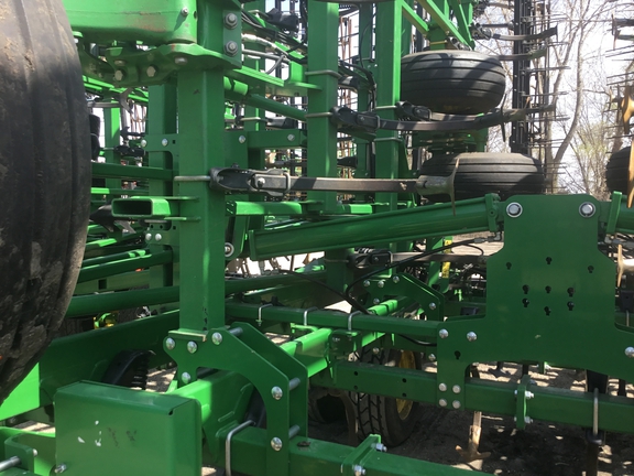 2019 John Deere 2230FH Field Cultivator