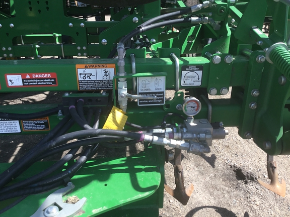 2019 John Deere 2230FH Field Cultivator