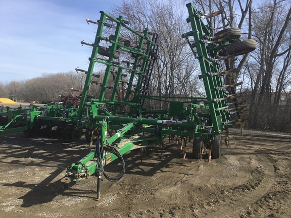 2012 John Deere 2210 Field Cultivator