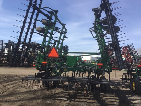 2012 John Deere 2210 Field Cultivator