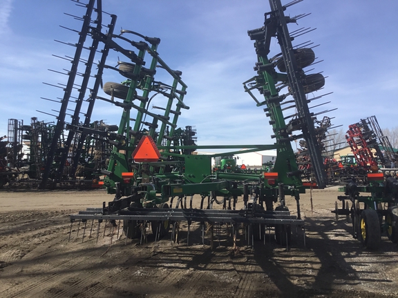 2012 John Deere 2210 Field Cultivator