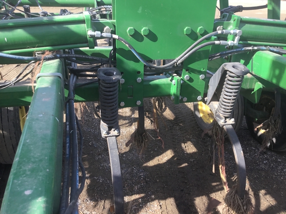 2012 John Deere 2210 Field Cultivator