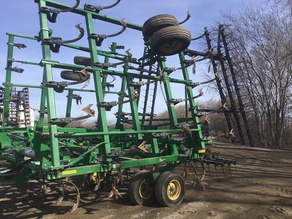 2012 John Deere 2210 Field Cultivator