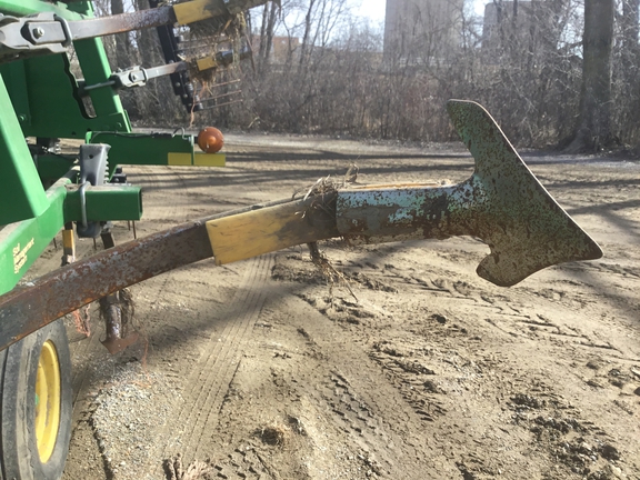 2012 John Deere 2210 Field Cultivator