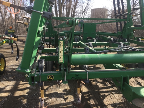 2012 John Deere 2210 Field Cultivator